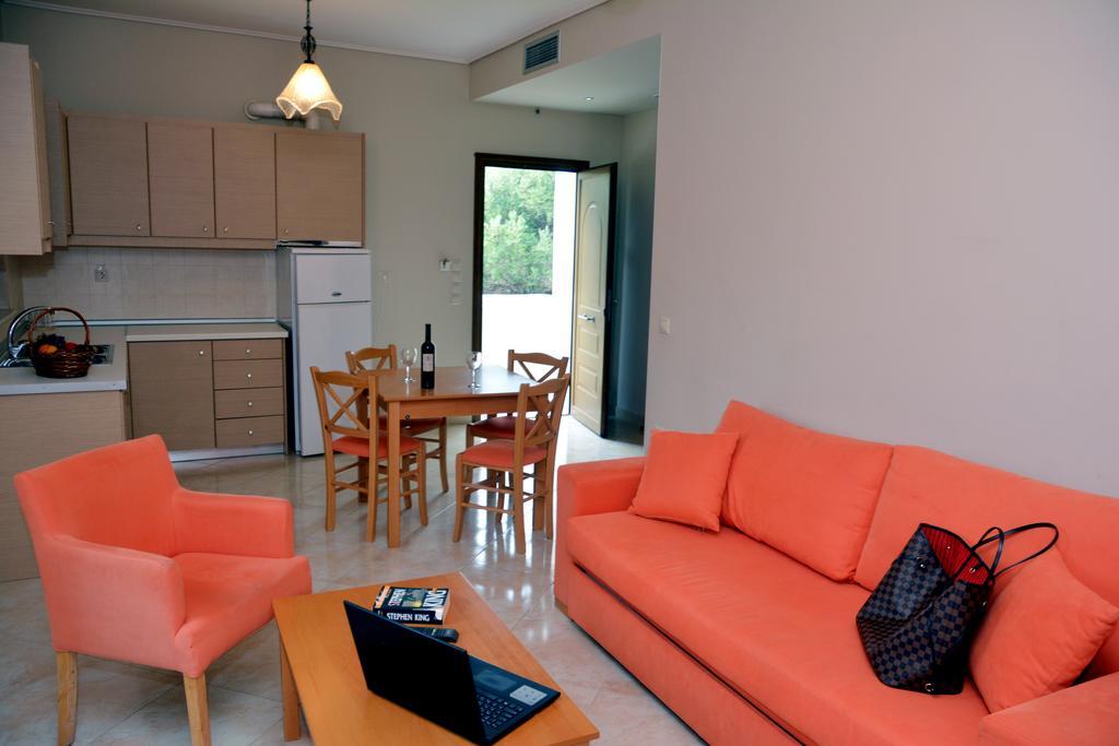 Evia Hotel & Suites Marmari  Eksteriør billede